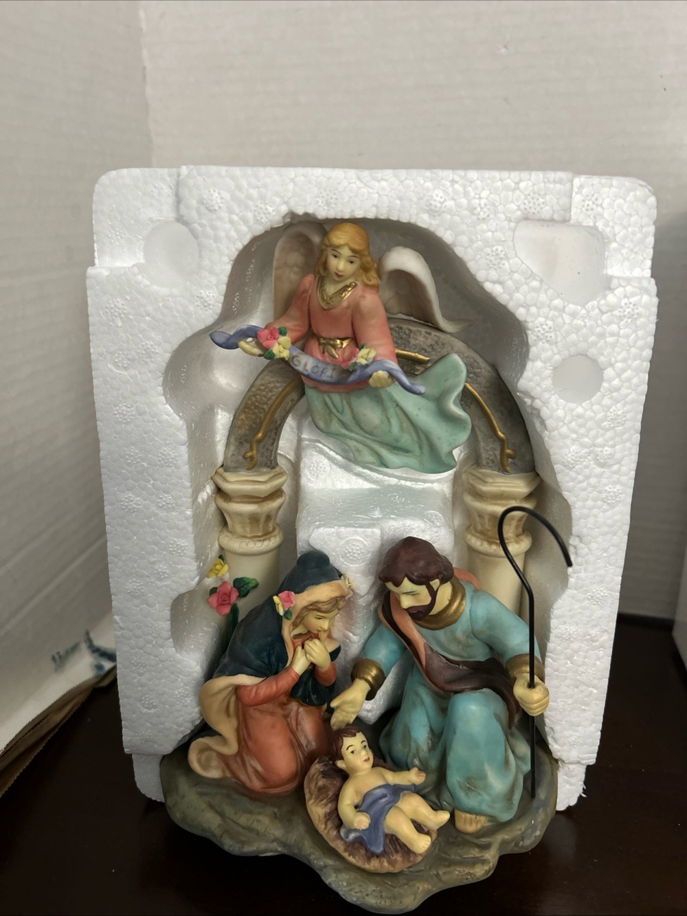 Avon 2002 O Holy Nativity one piece Nativity Set in multicolor
